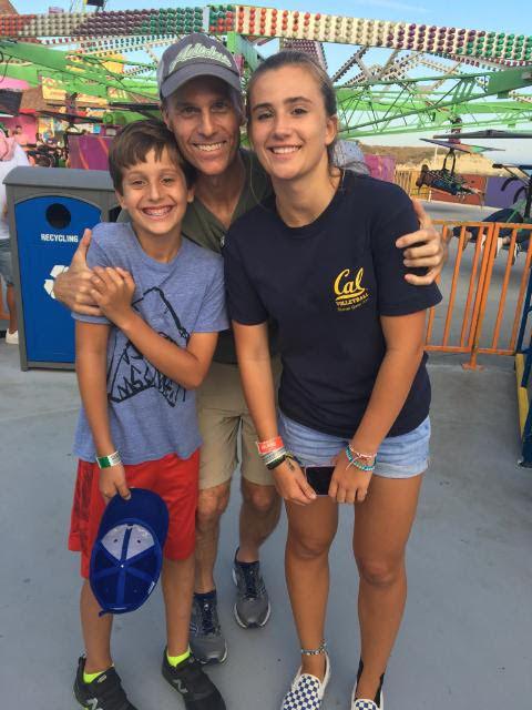 斯考特和他的儿子和女儿在一起（摄于2019年）